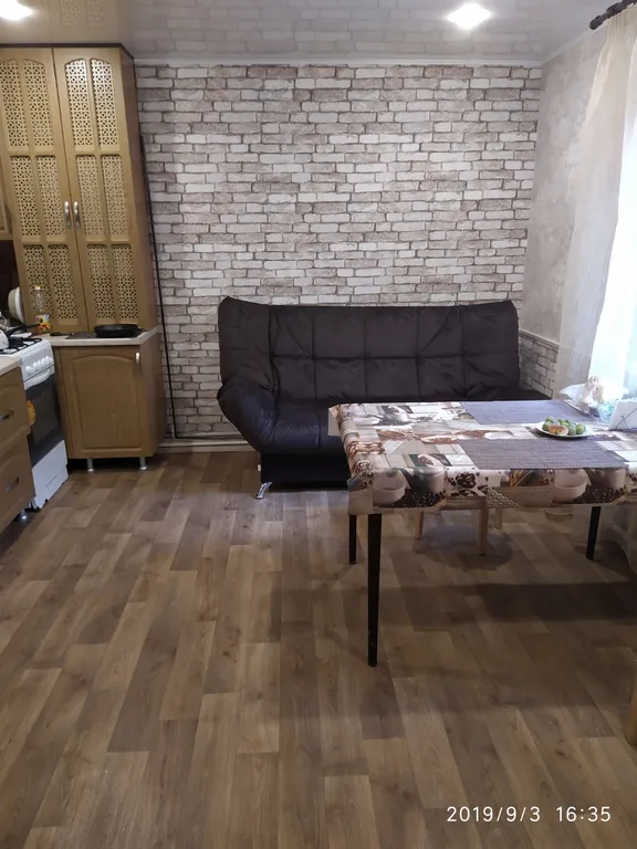 Комната в доме у входа в парк