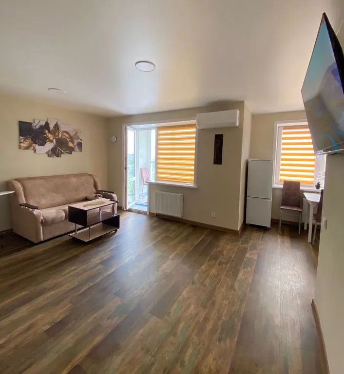 Уютная квартира-студия в центре города с видом на горы