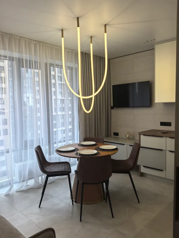 Выдающуюся квартира с дизайнерским ремонтом в центре города