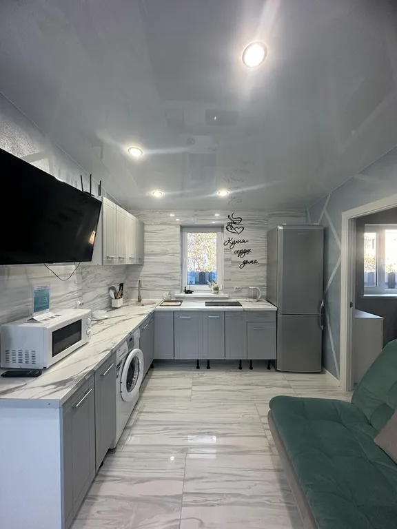 Уютный домик возле набережной