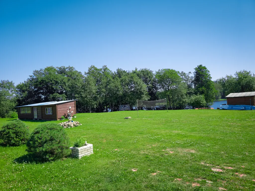 Дом с баней на берегу озера