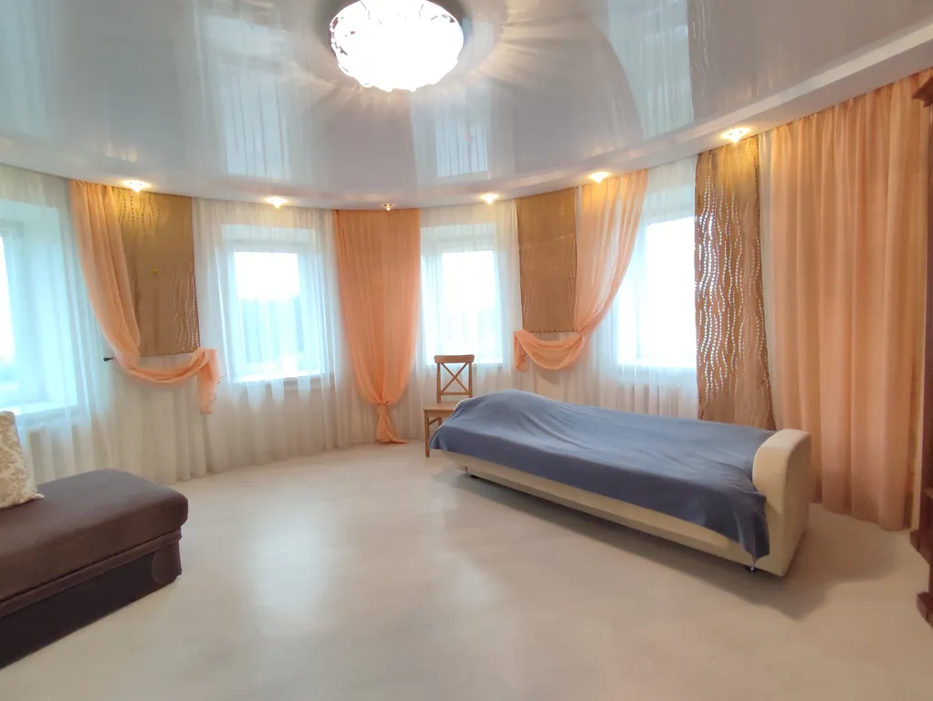 Просторная двушка с полукруглой комнатой