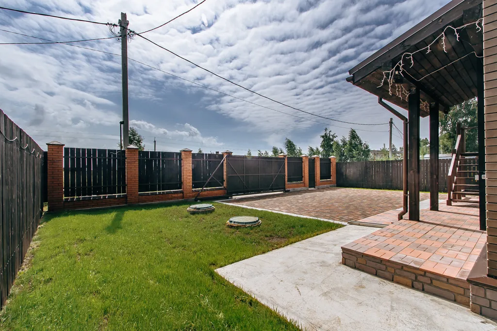 Коттедж двухэтажный с сауной, бассейном, детской площадкой