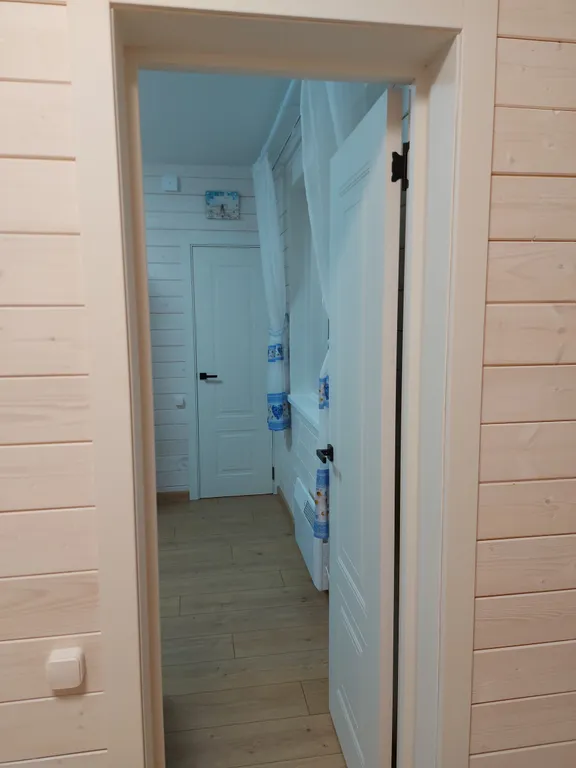 Уютный новый дом в сосновом лесу на берегу Финского залива