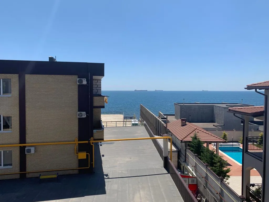 Евродвушка на берегу моря