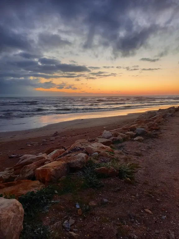 Уютная двухкомнатная квартира недалеко от городской набережной