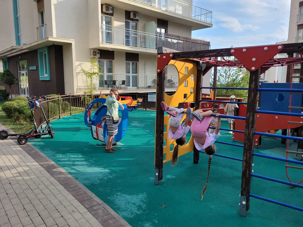 Современная студия у моря с видом на бассейн и горы