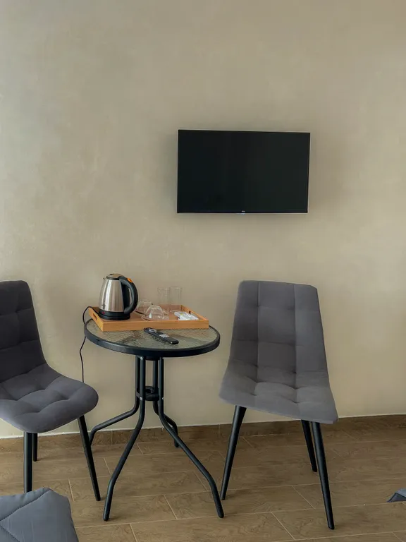 Двухкомнатный номер с видом на сад и бассейн