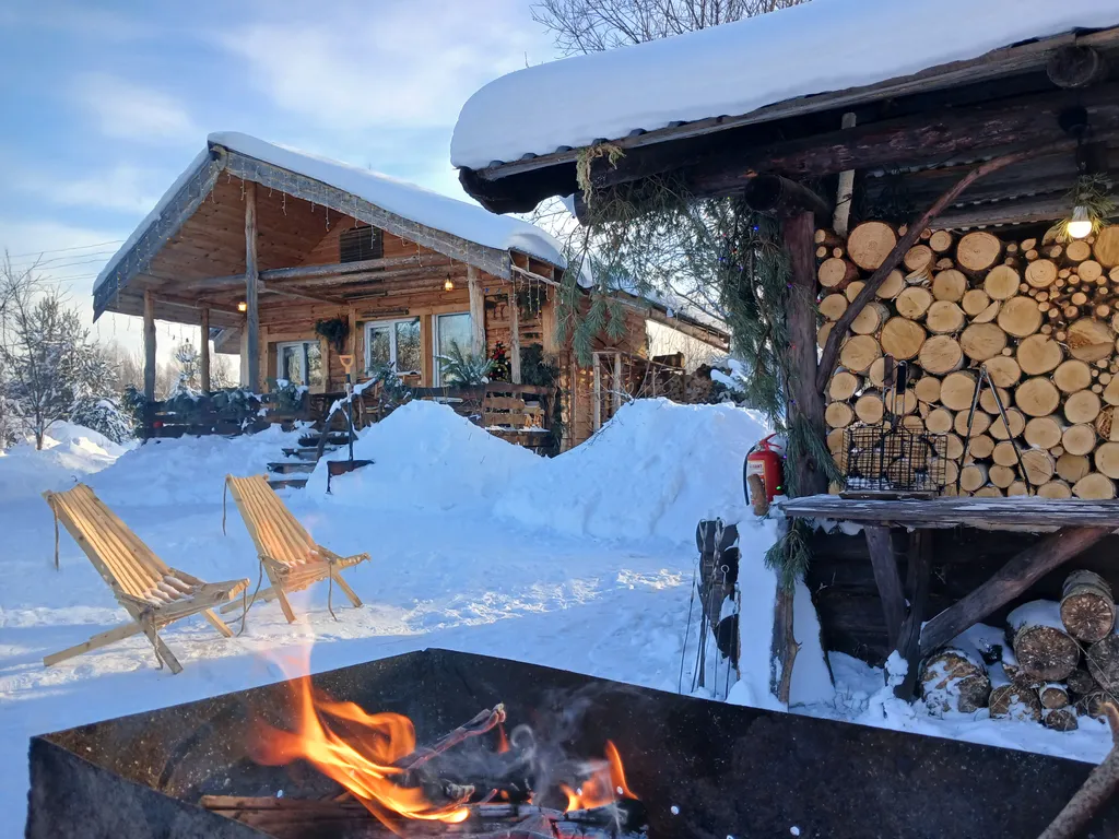 Дом у леса с камином на окраине для отдыха души и тела