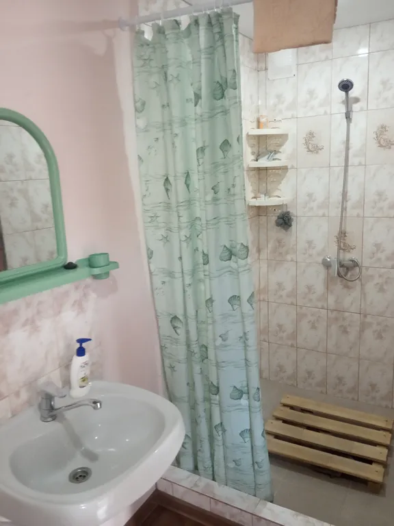 Домик у подножья заповедника КараДаг