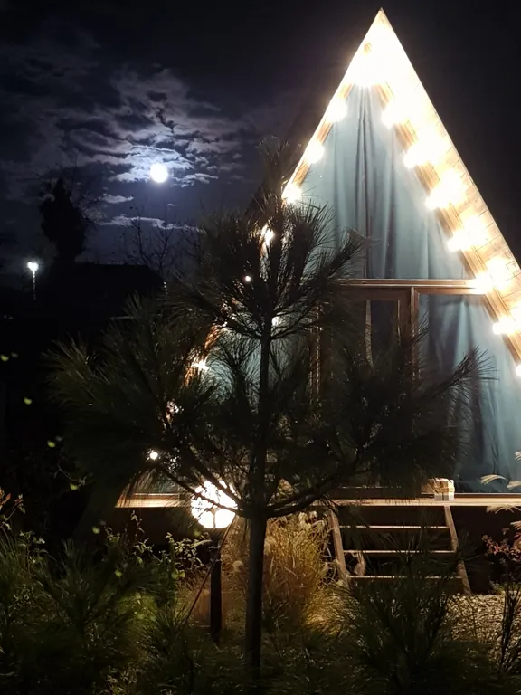 Домик треугольник на 4 человек