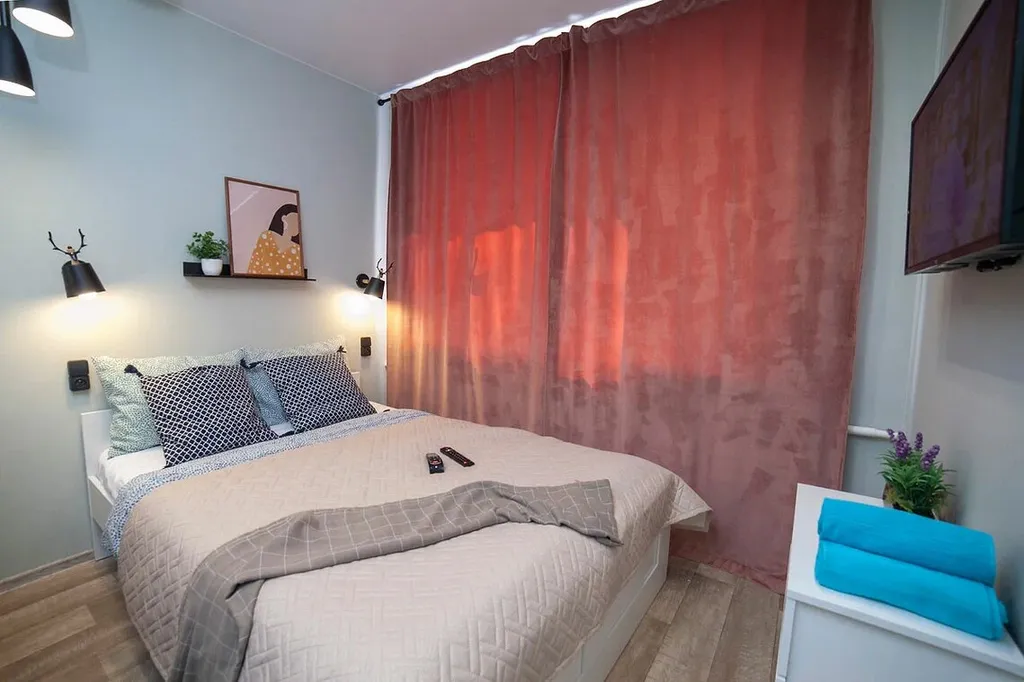 Стильная студия возле метро для двоих гостей