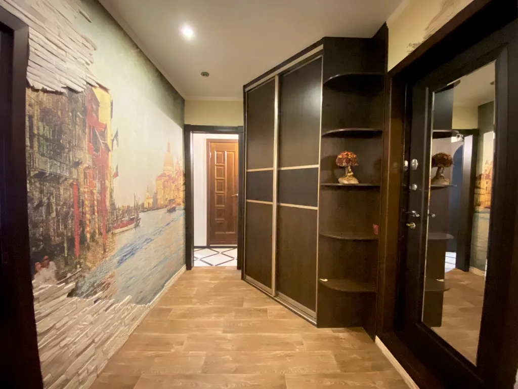 Самый центр очень удобное расположение качественная мебель