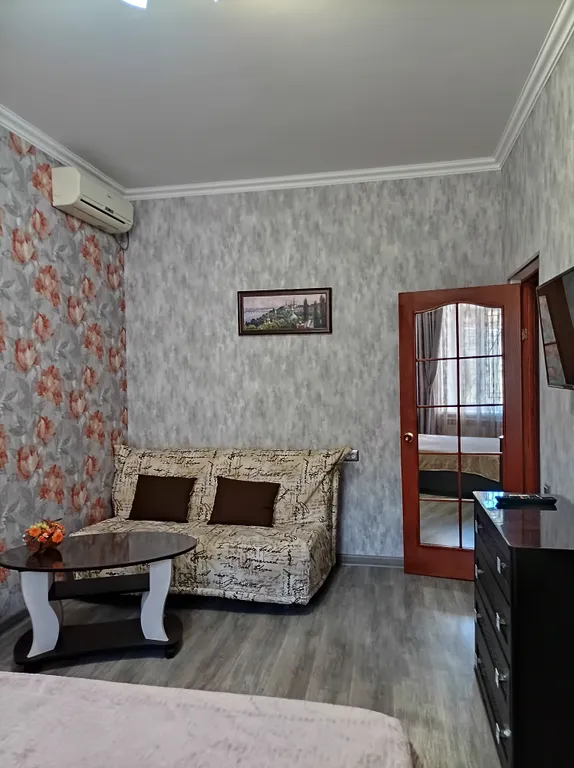 Квартира Уютная квартира с небольшой зеленой зоной отдыха — Евпатория