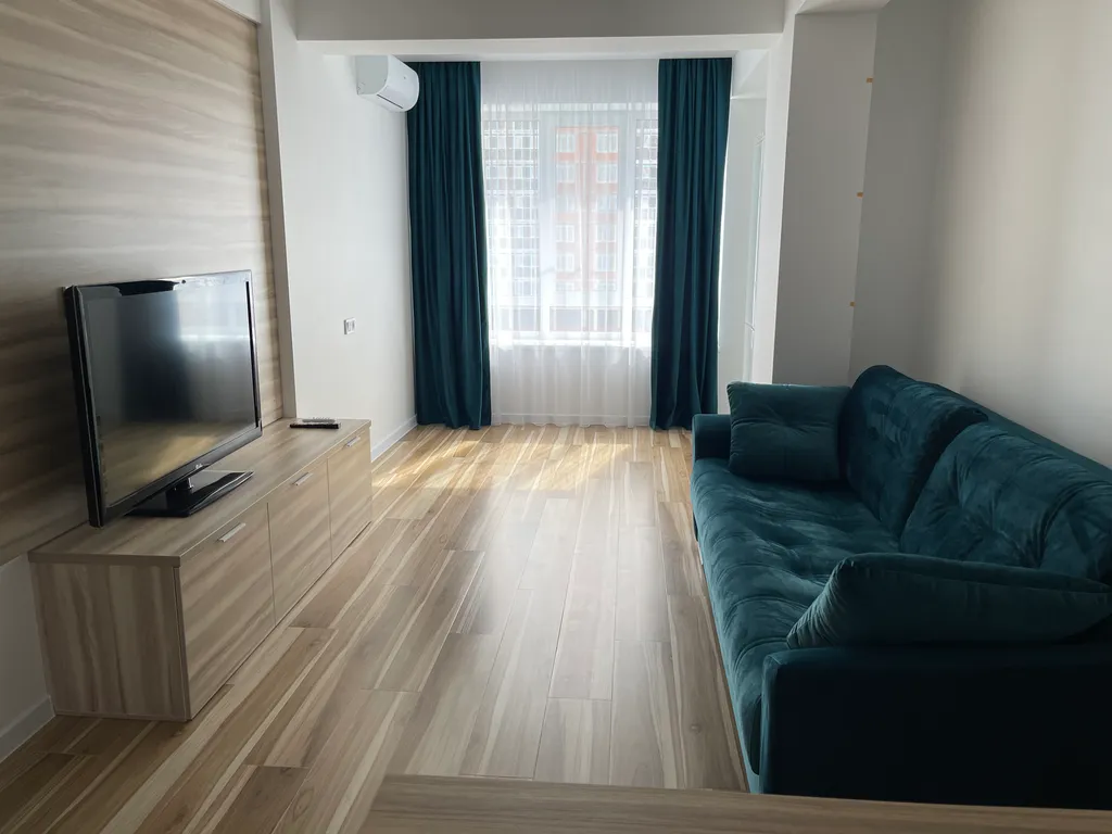 Двухкомнатная квартира в центре города с видом на набережную