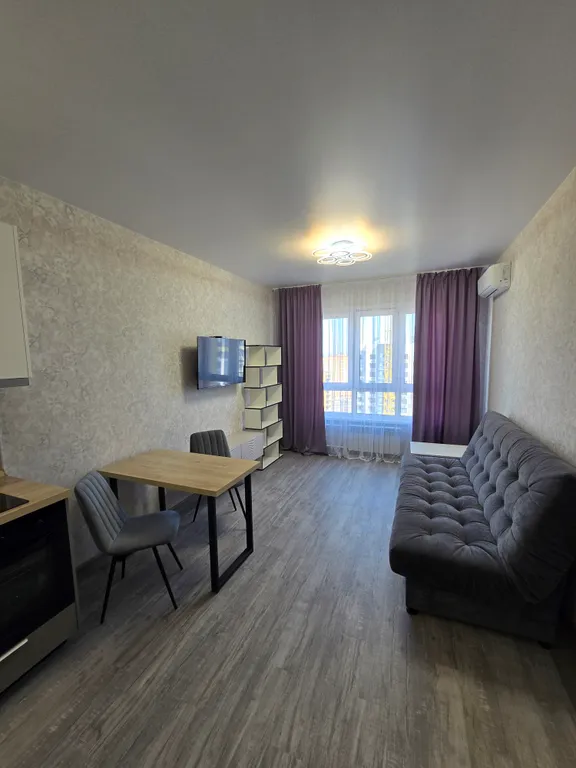 Новая полноценная квартира с балконом на Бульваре