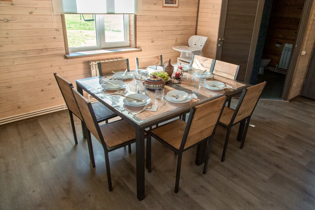 Дом у пруда