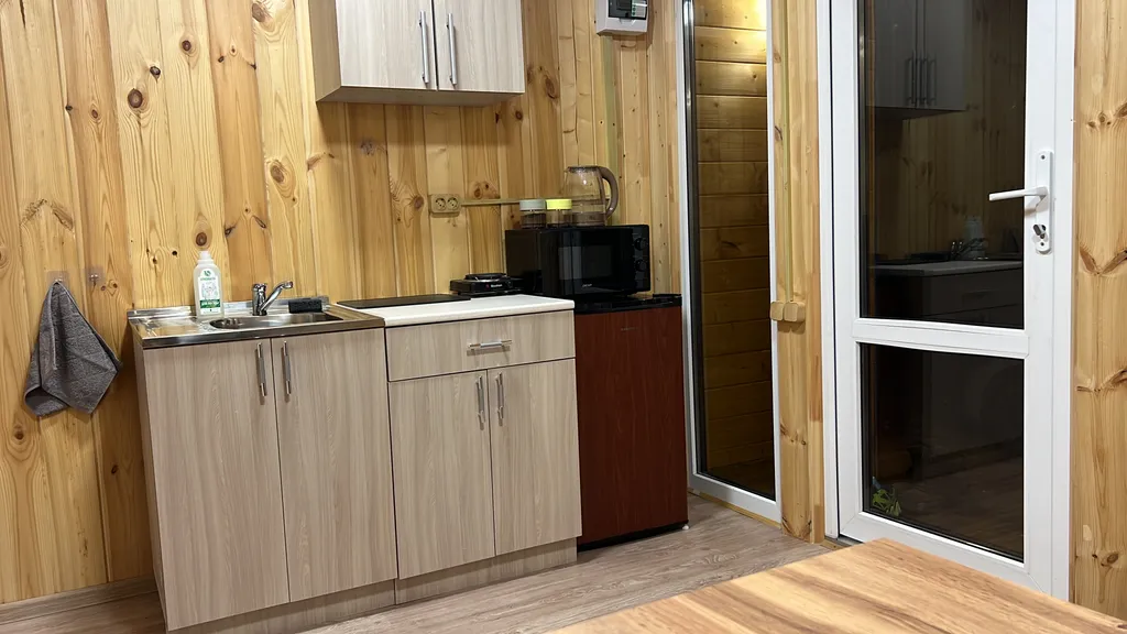 Уютный гостевой домик с бассейном, баней и чаном рассвет в горах