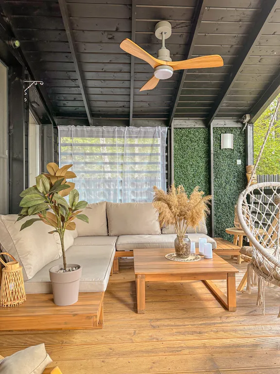 Дом в лесной сказке с видом на закат