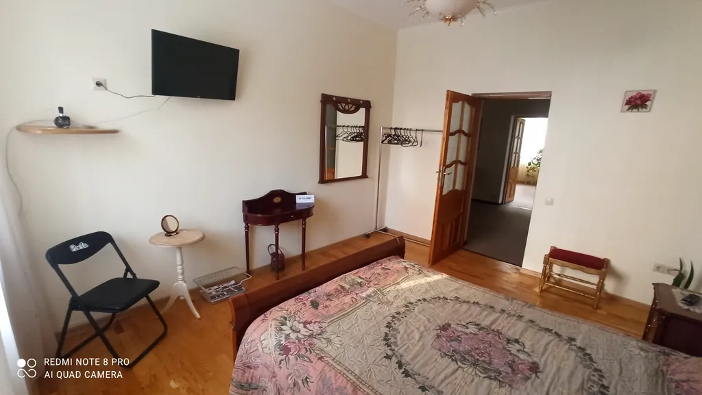 Квартира отдельная на первом этаже частного дома