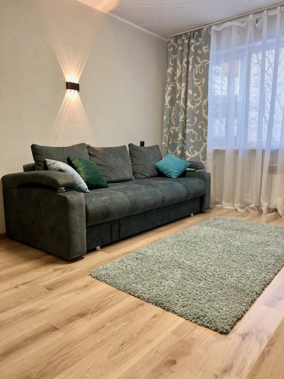 Двухкомнатная квартира около городских прудов