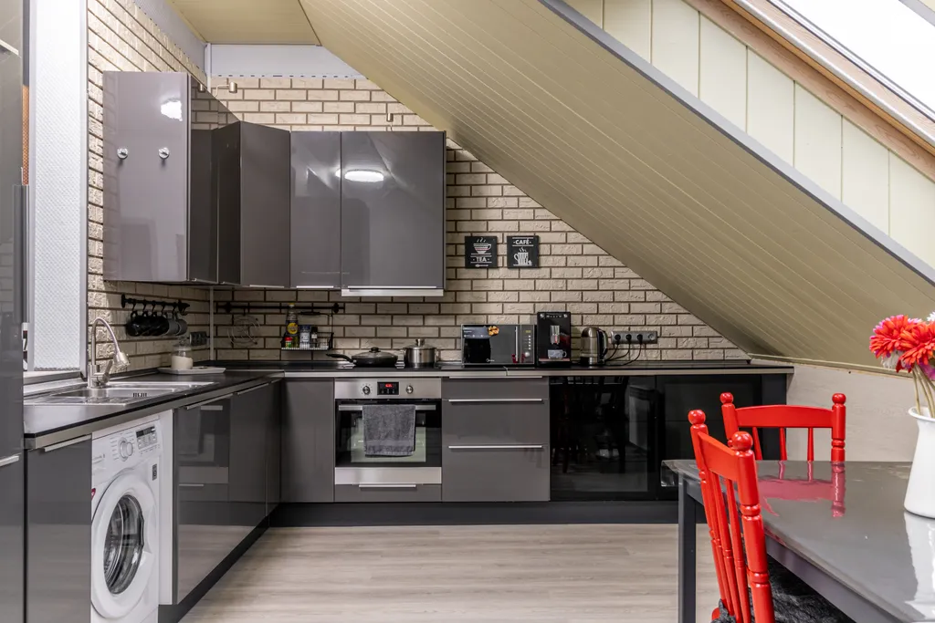 Двухуровневая квартира-студия с отдельной спальней