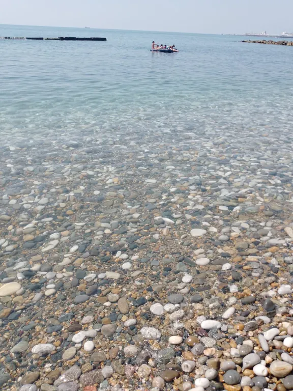 Комната у моря с видом на сад