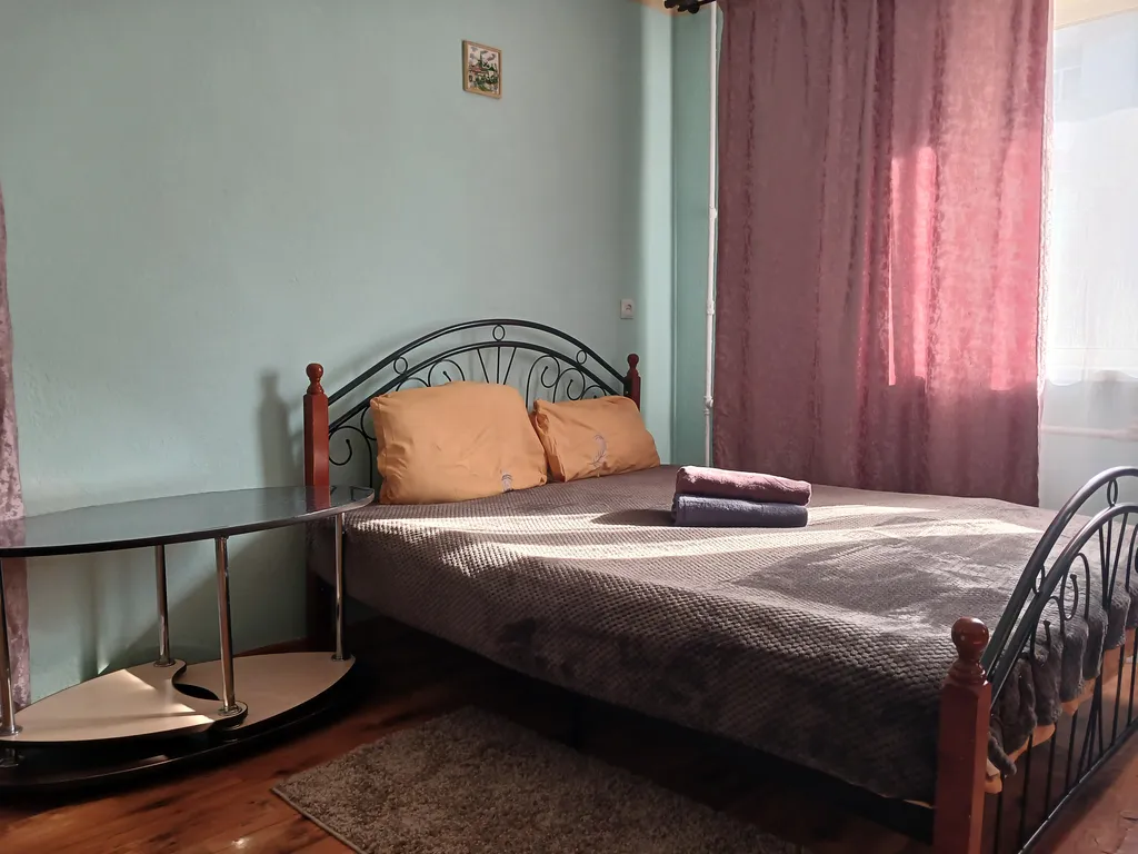 Двухкомнатная квартира в центре города — аренда посуточно в Магадан