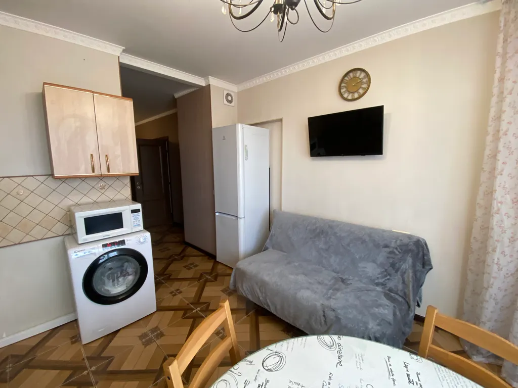 Красивая квартира с большим TV и Алисой