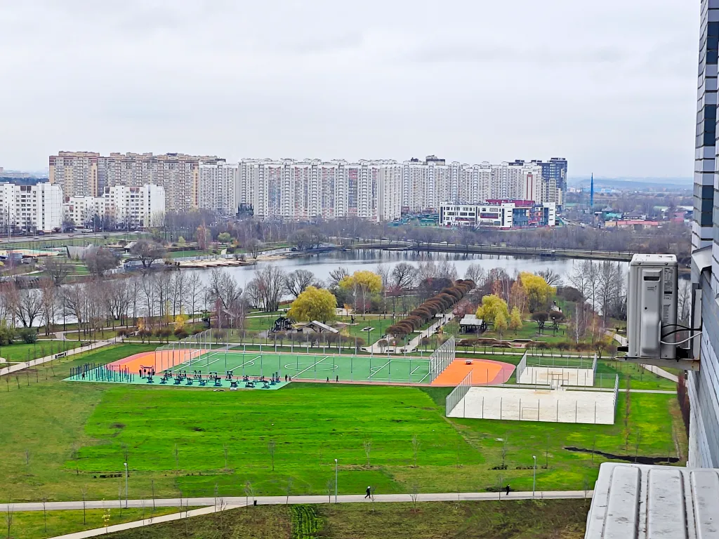 Квартира Квартира Кондо рядом с метро и панорамным видом на парк с прудом — Москва