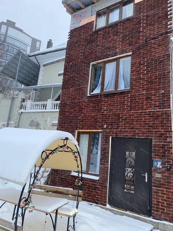 Домик с видом на горы