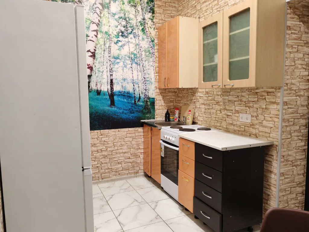 Светлая квартира с большими окнами и высокими потолками