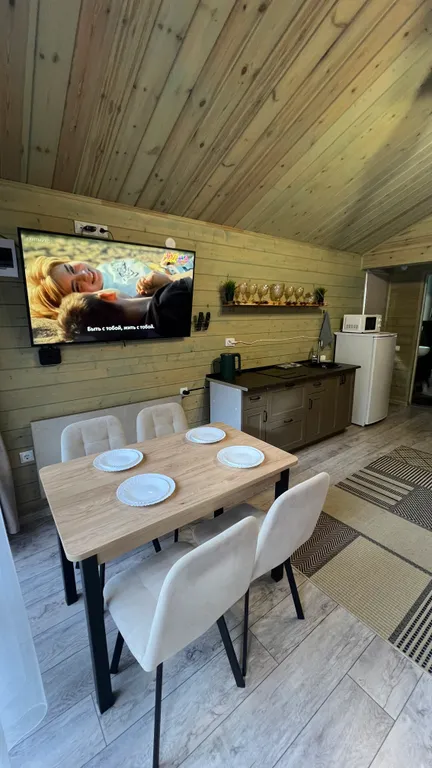 Коттедж с видом на реку и горы (1)