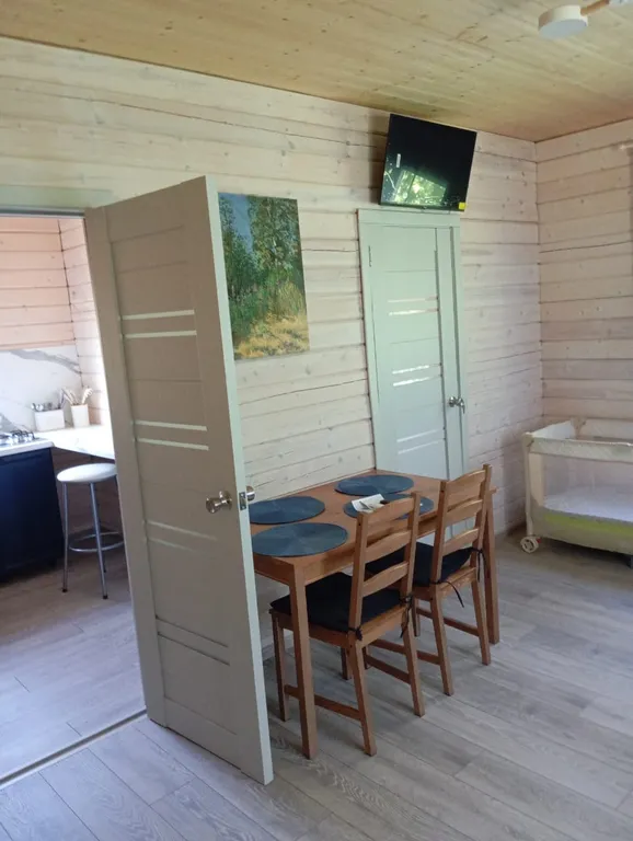 Уютный дом у озера