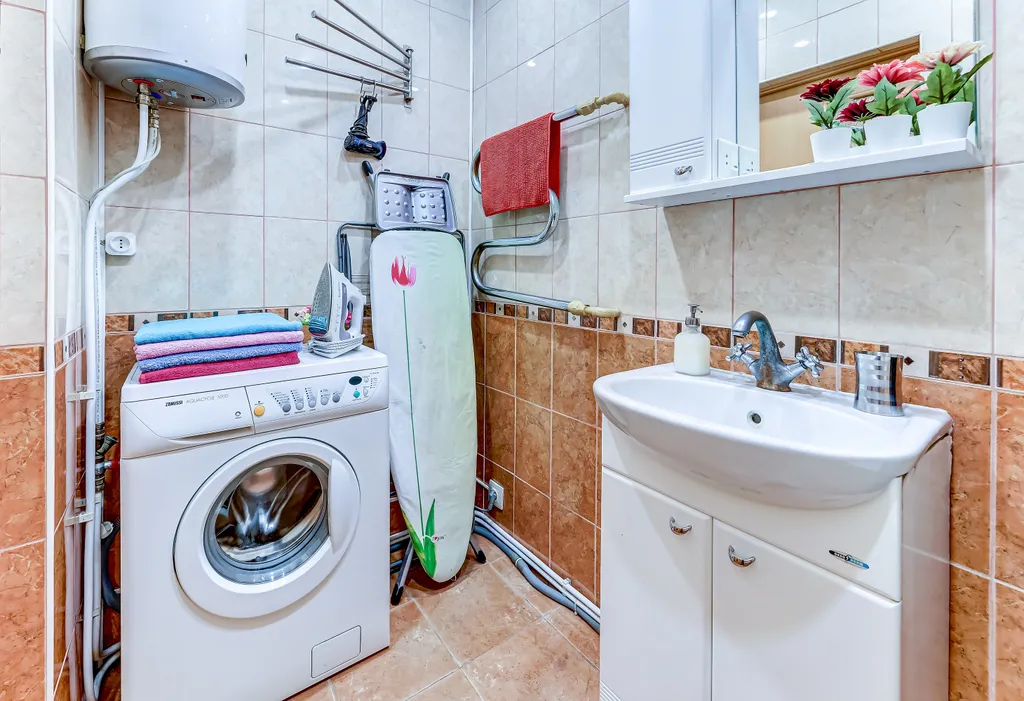 Ryss' 2BR Apt on Nevsky 136