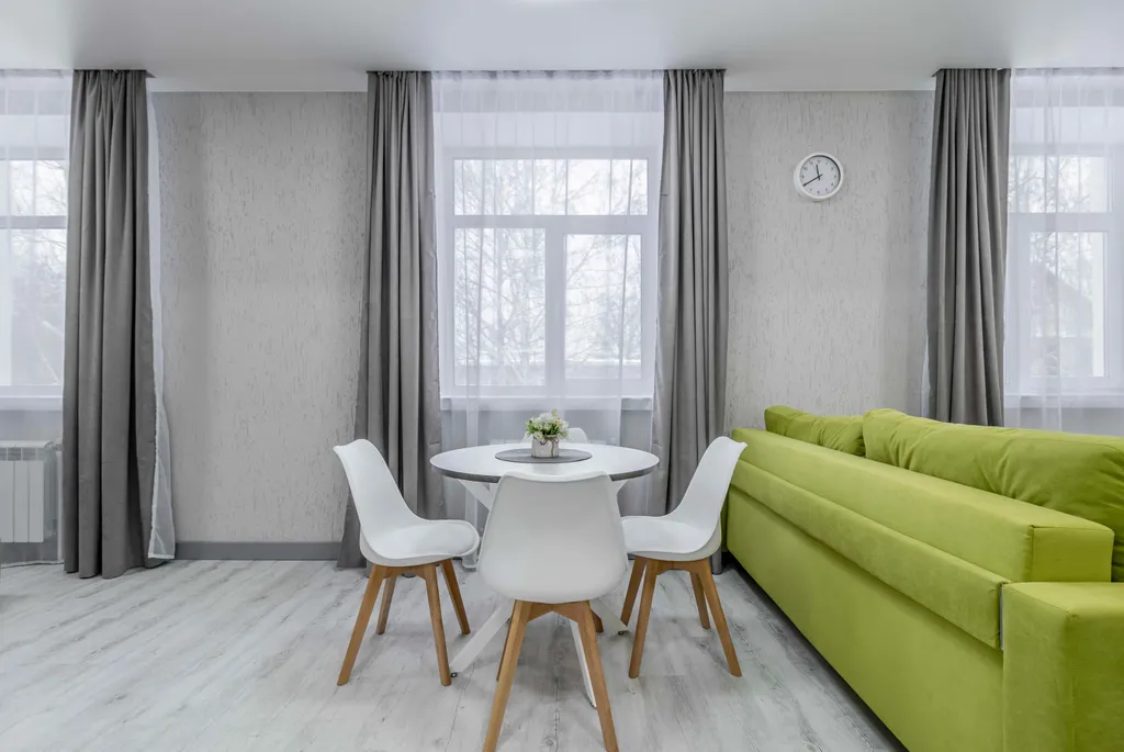 Кто ценит комфорт: новая мебель, техника, бельё