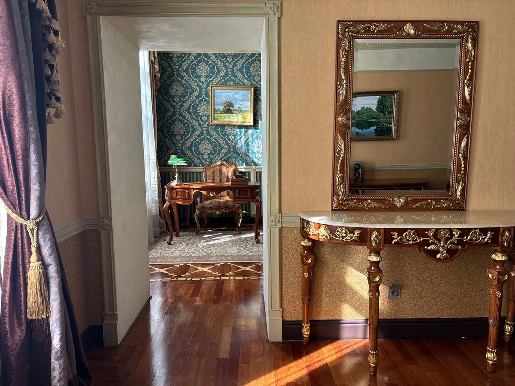 Двухэтажный коттедж с видом на парк в центре Минска