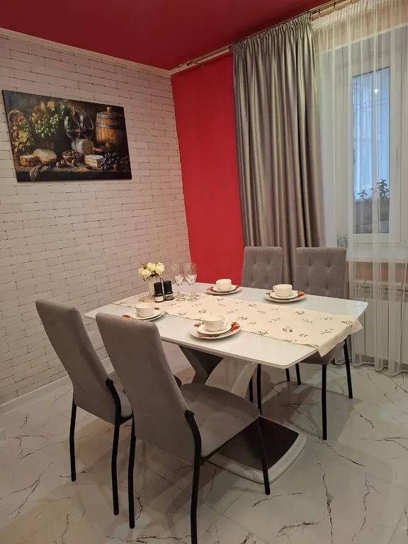 Просторная трёхкомнатная квартира в центре города — аренда посуточно в Пятигорск