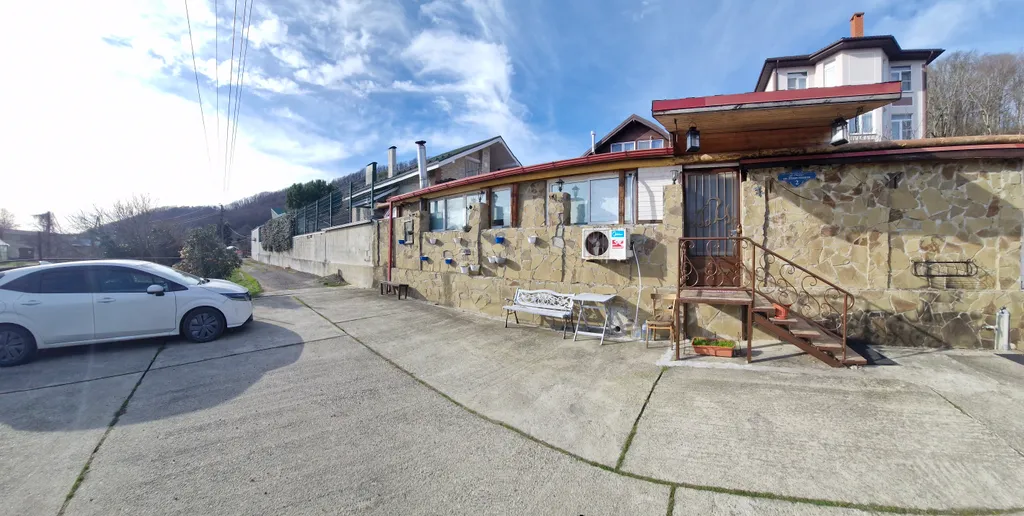 Уютный дом с камином на берегу горной речки, со всеми удобствами