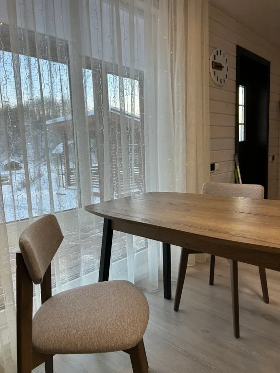 Дом на берегу реки