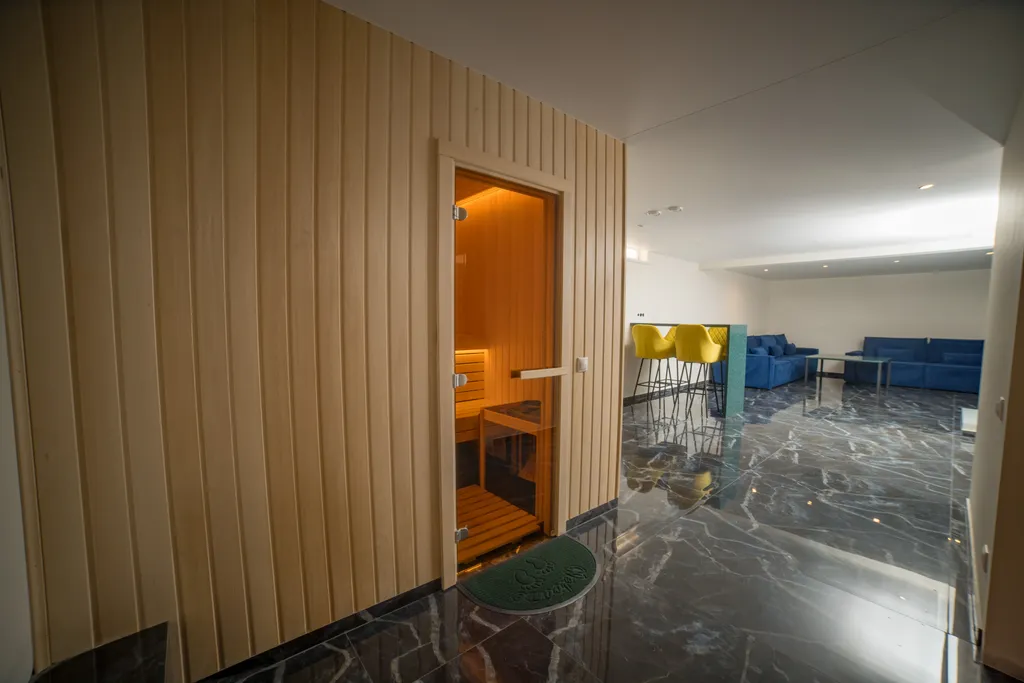 Роскошный дом с бассейном и сауной