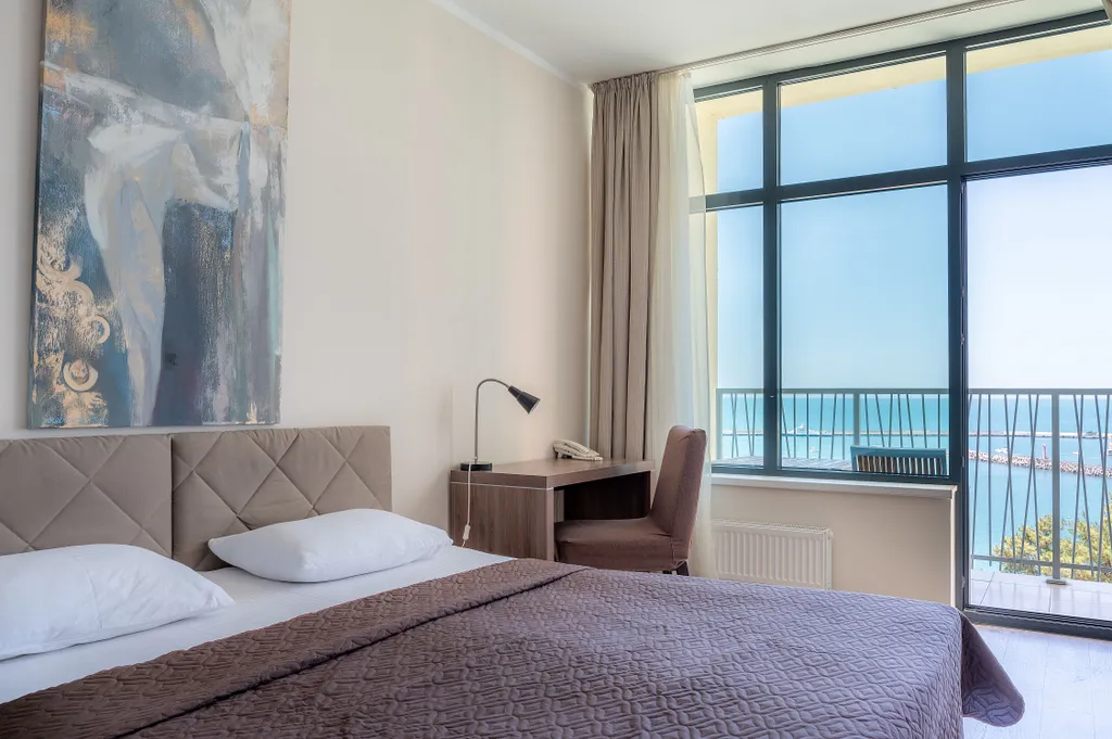 Трехкомнатные апартаменты с двумя спальнями