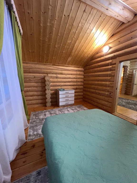 Большой коттедж на побережье озера Тосканка