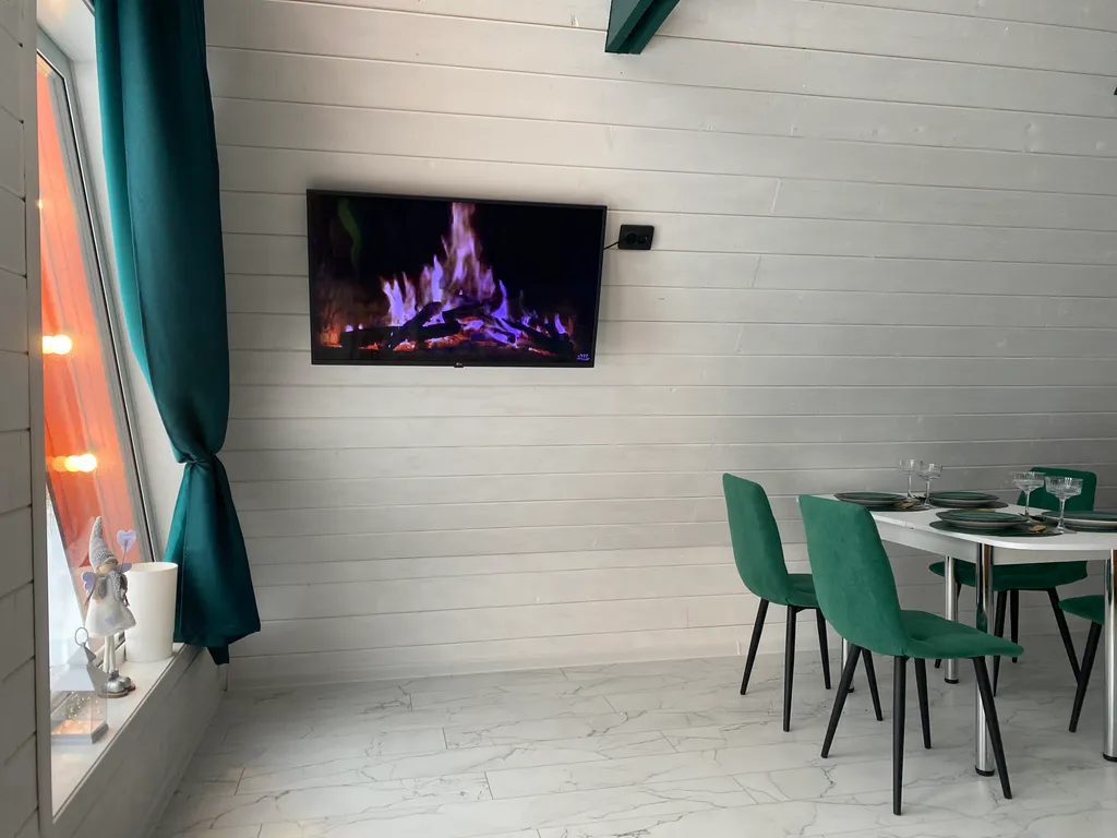 Дом A-frame с сибирским чаном на бревнах