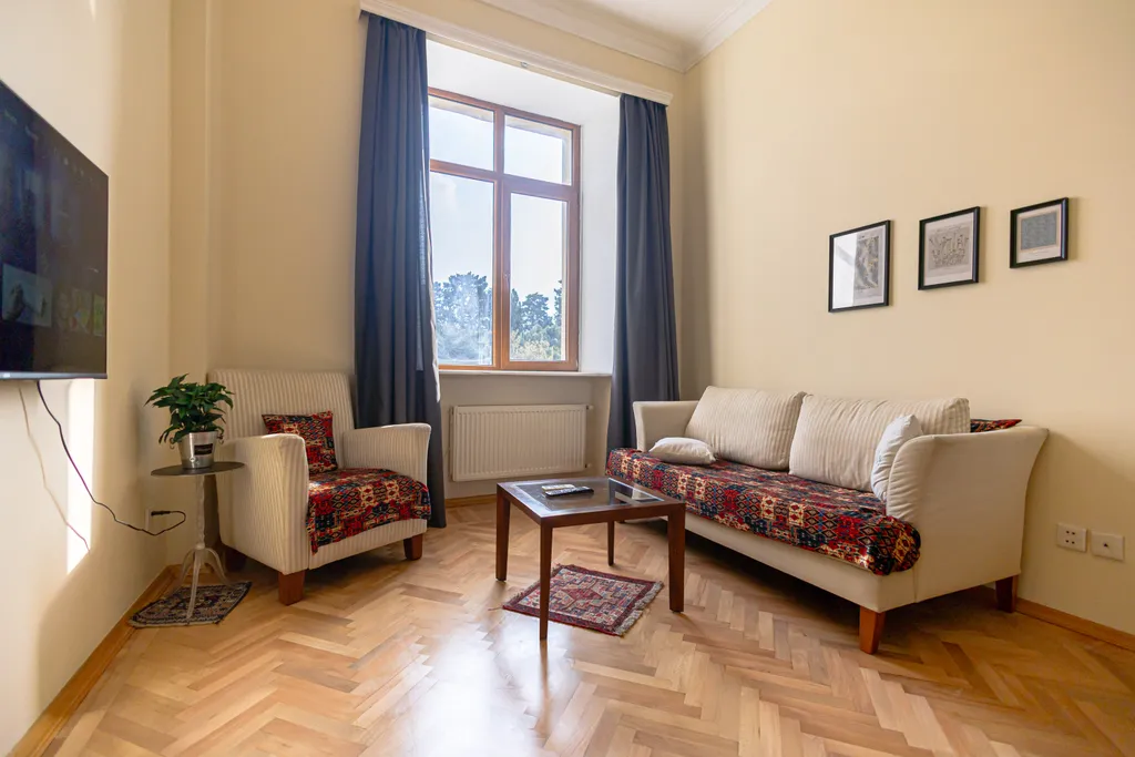 Апартамент с видом на бульвар на Торговой