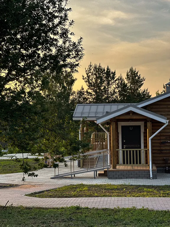 Доступная Среда, уютный бревенчатый дом с выходом на террасу