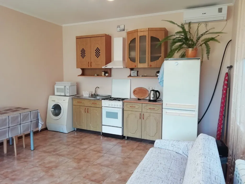 Домик с видом на сад