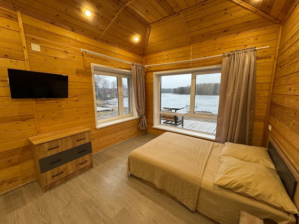 Дом на берегу озера в Карелии