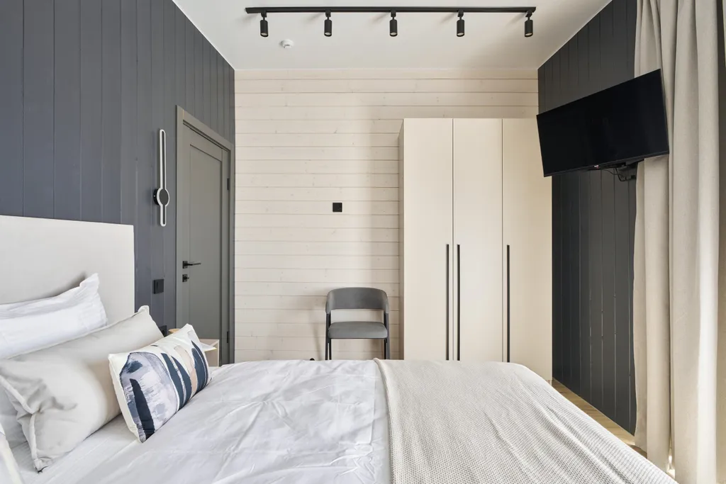 Просторный дом с сауной и камином в окружении леса и реки