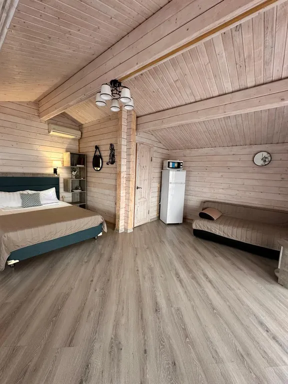 Коттедж Апартаменты с видом на море Комната 35 кв.м, кухня-веранда 18 кв.м. — Кучугуры